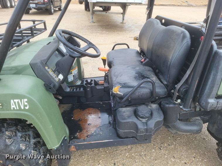 image for item EJ7981 2016 John Deere Gator 825 utility vehicle