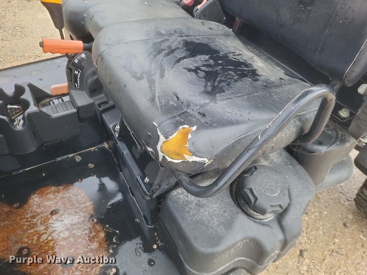 image for item EJ7981 2016 John Deere Gator 825 utility vehicle