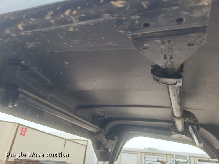 image for item EJ7981 2016 John Deere Gator 825 utility vehicle