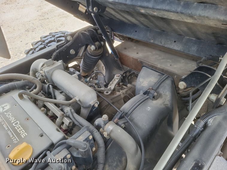 image for item EJ7981 2016 John Deere Gator 825 utility vehicle