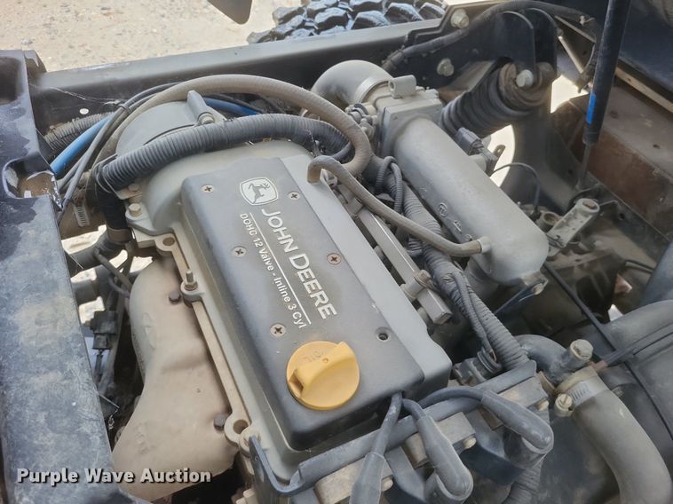 image for item EJ7981 2016 John Deere Gator 825 utility vehicle