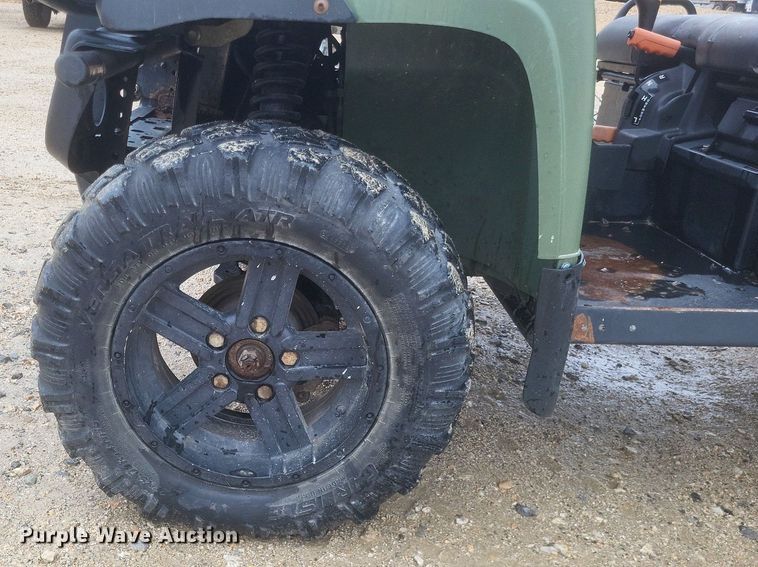 image for item EJ7981 2016 John Deere Gator 825 utility vehicle