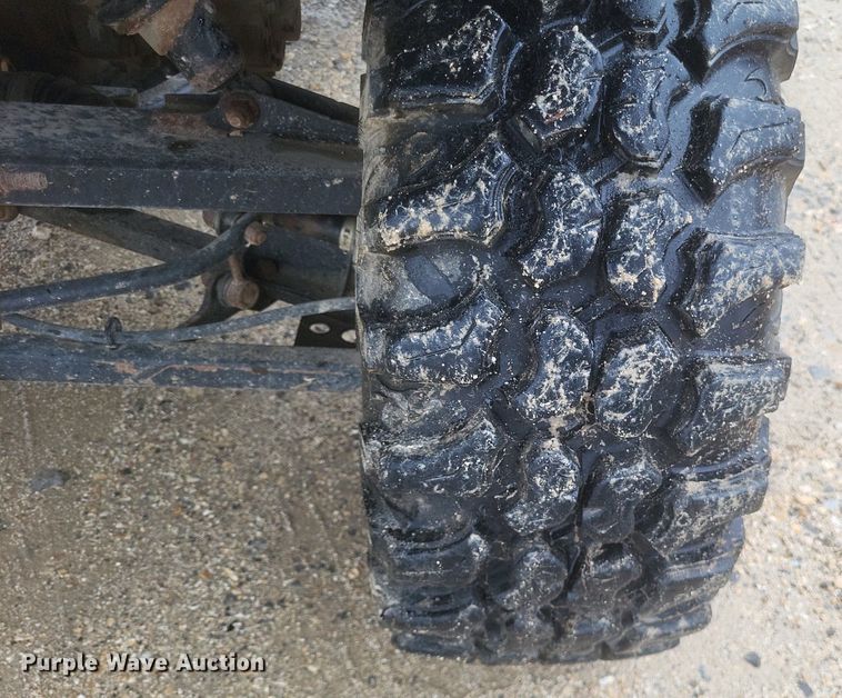 image for item EJ7981 2016 John Deere Gator 825 utility vehicle