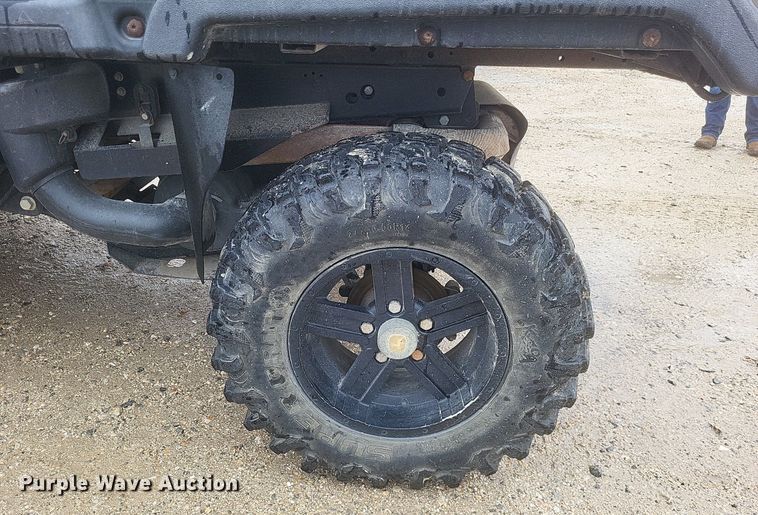 image for item EJ7981 2016 John Deere Gator 825 utility vehicle