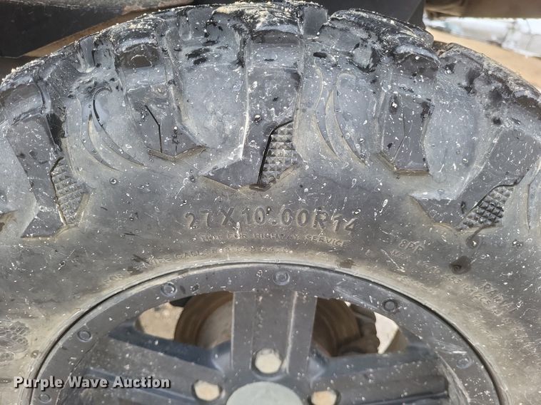 image for item EJ7981 2016 John Deere Gator 825 utility vehicle