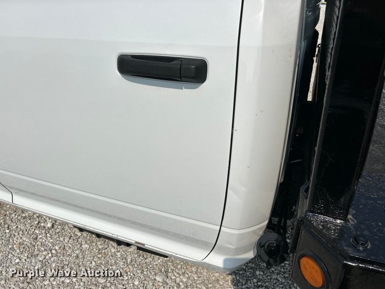 image for item EK3007 2014 Dodge  Ram 5500HD Crew Cab flatbed truck