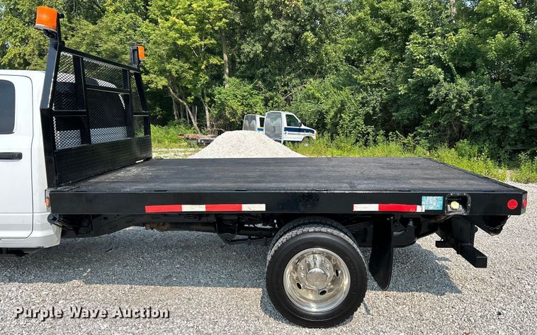 image for item EK3007 2014 Dodge  Ram 5500HD Crew Cab flatbed truck