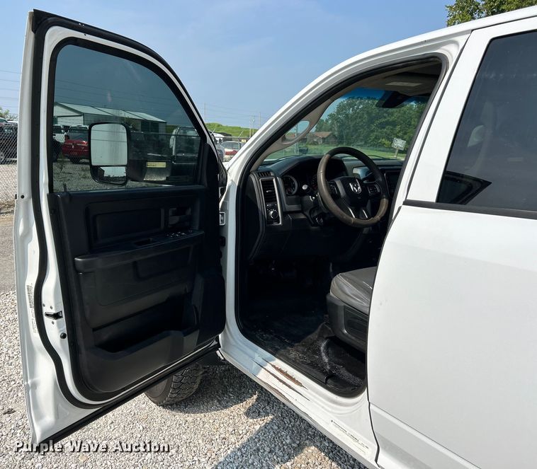 image for item EK3007 2014 Dodge  Ram 5500HD Crew Cab flatbed truck