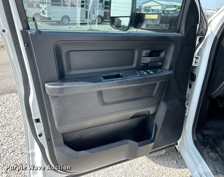 image for item EK3007 2014 Dodge  Ram 5500HD Crew Cab flatbed truck