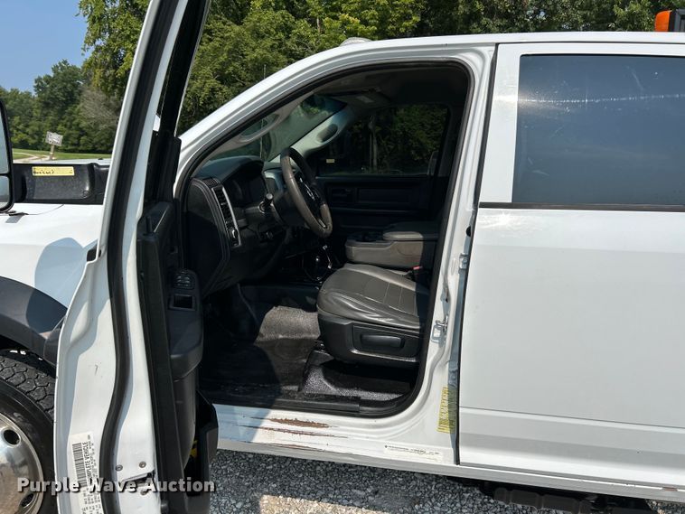 image for item EK3007 2014 Dodge  Ram 5500HD Crew Cab flatbed truck