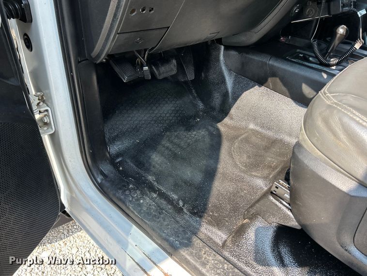 image for item EK3007 2014 Dodge  Ram 5500HD Crew Cab flatbed truck