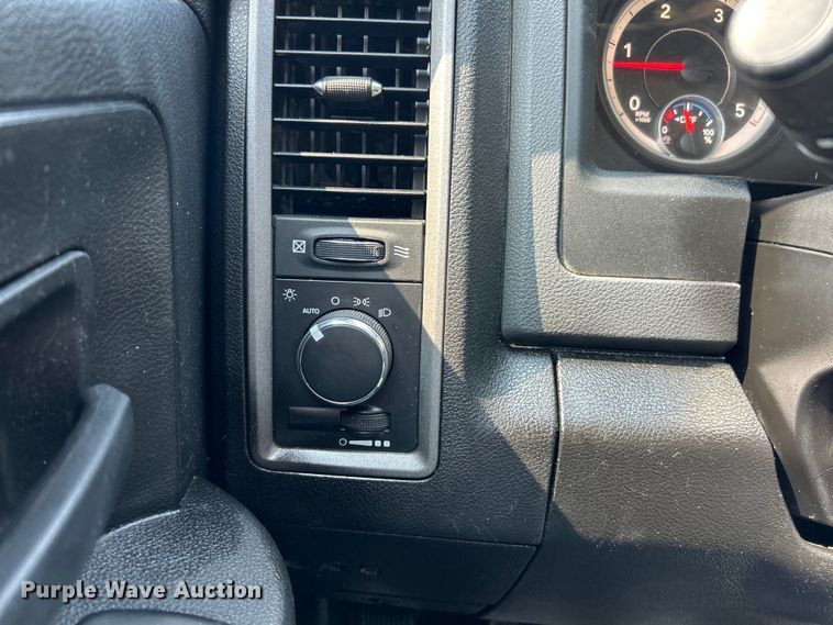 image for item EK3007 2014 Dodge  Ram 5500HD Crew Cab flatbed truck