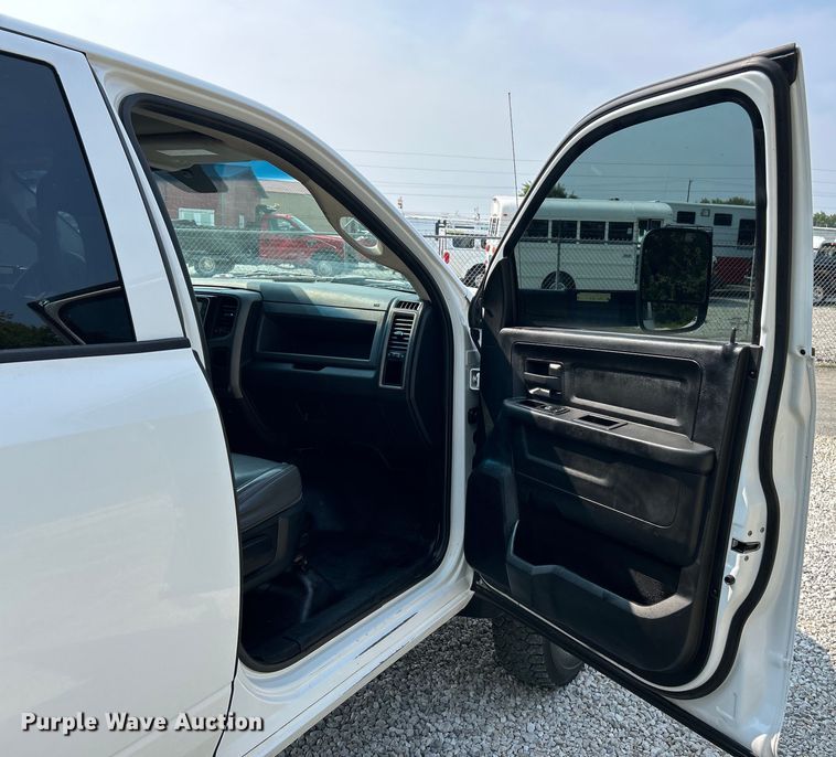 image for item EK3007 2014 Dodge  Ram 5500HD Crew Cab flatbed truck