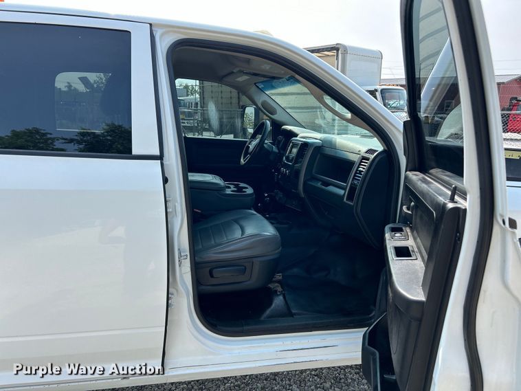 image for item EK3007 2014 Dodge  Ram 5500HD Crew Cab flatbed truck