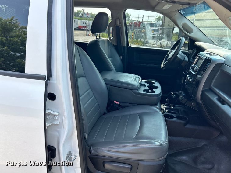 image for item EK3007 2014 Dodge  Ram 5500HD Crew Cab flatbed truck