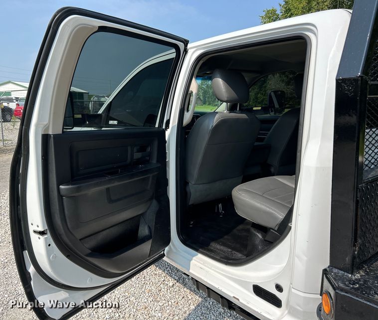 image for item EK3007 2014 Dodge  Ram 5500HD Crew Cab flatbed truck