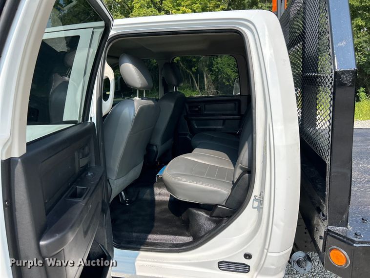 image for item EK3007 2014 Dodge  Ram 5500HD Crew Cab flatbed truck