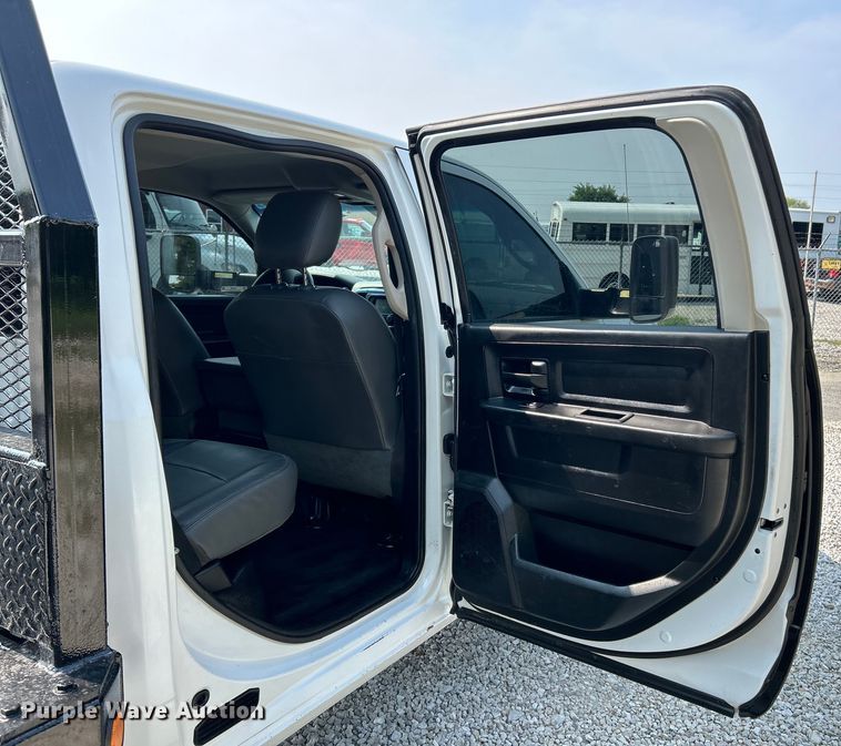 image for item EK3007 2014 Dodge  Ram 5500HD Crew Cab flatbed truck