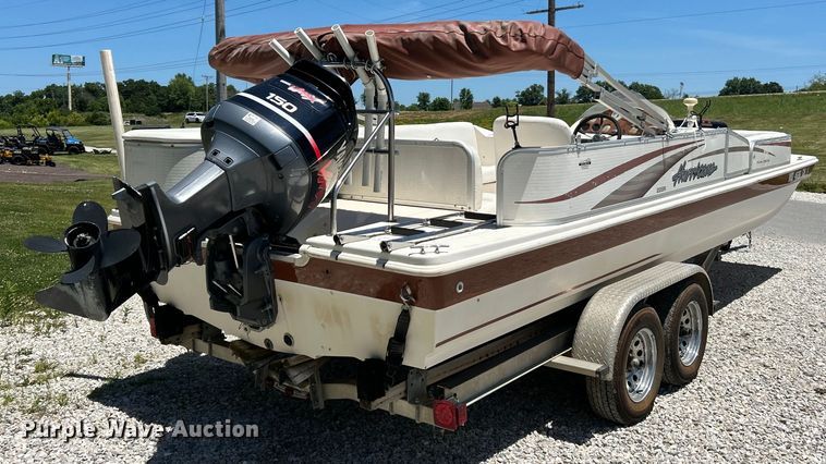 image for item EK4824 2004 Hurricane  228R boat