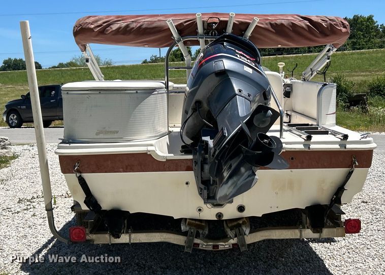 image for item EK4824 2004 Hurricane  228R boat