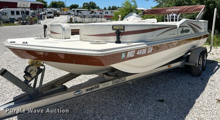 image for item EK4824 2004 Hurricane  228R boat
