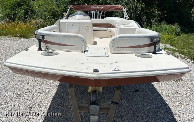 image for item EK4824 2004 Hurricane  228R boat