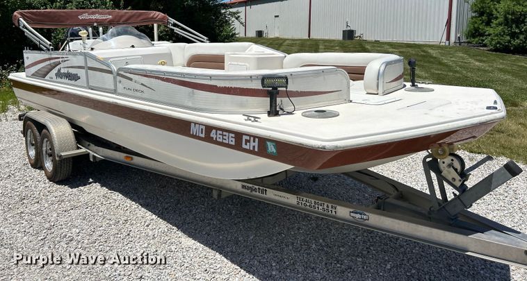 image for item EK4824 2004 Hurricane  228R boat