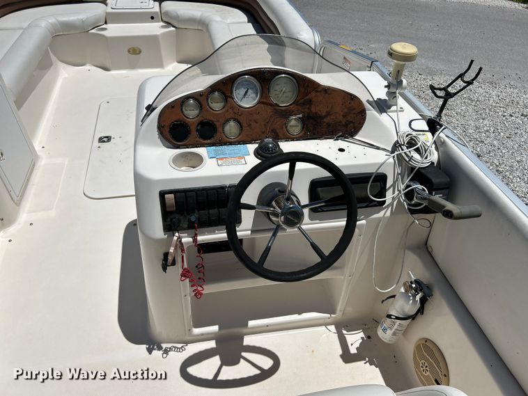 image for item EK4824 2004 Hurricane  228R boat