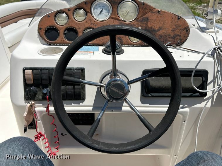 image for item EK4824 2004 Hurricane  228R boat