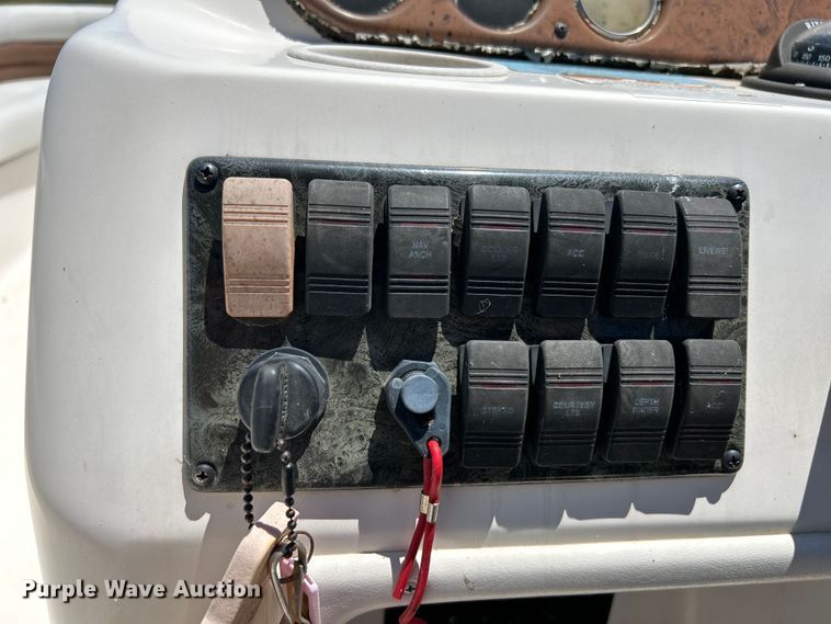 image for item EK4824 2004 Hurricane  228R boat