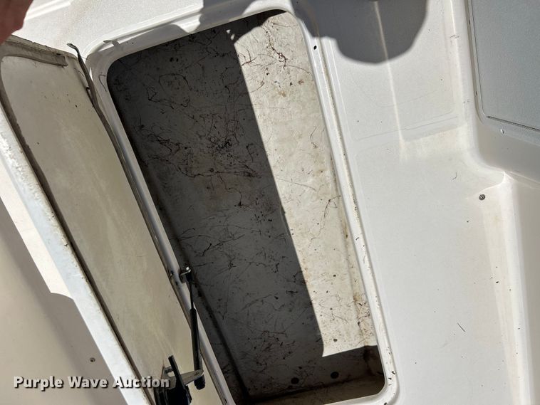 image for item EK4824 2004 Hurricane  228R boat