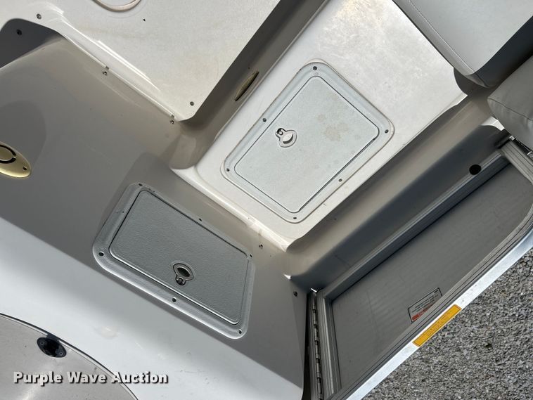 image for item EK4824 2004 Hurricane  228R boat