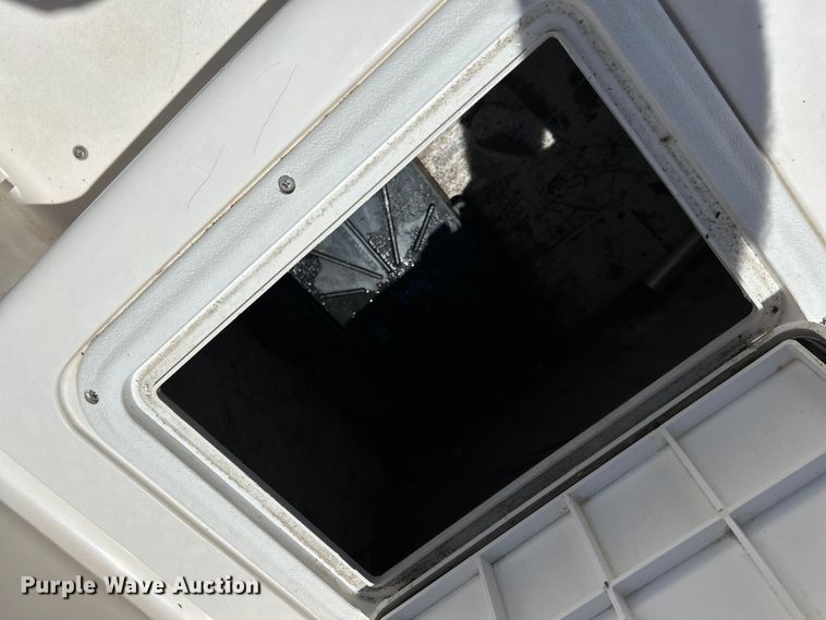 image for item EK4824 2004 Hurricane  228R boat