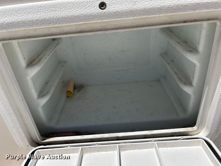 image for item EK4824 2004 Hurricane  228R boat