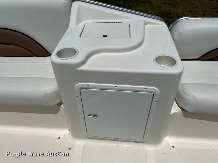 image for item EK4824 2004 Hurricane  228R boat