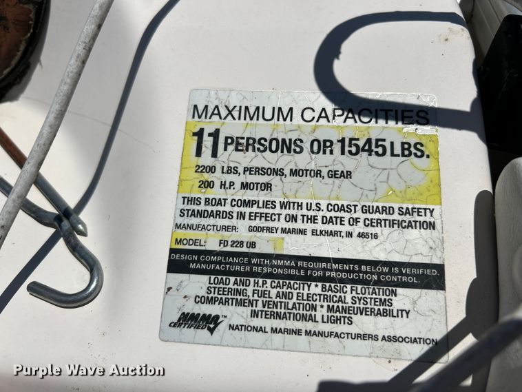 image for item EK4824 2004 Hurricane  228R boat