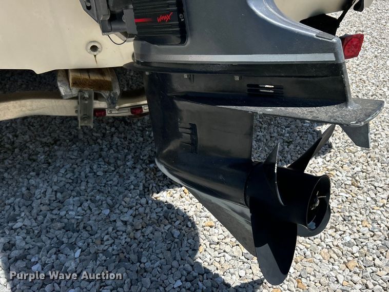 image for item EK4824 2004 Hurricane  228R boat