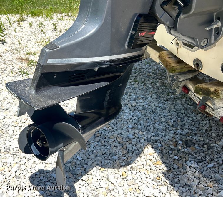 image for item EK4824 2004 Hurricane  228R boat