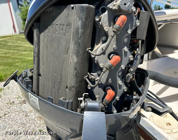 image for item EK4824 2004 Hurricane  228R boat