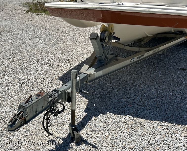 image for item EK4824 2004 Hurricane  228R boat