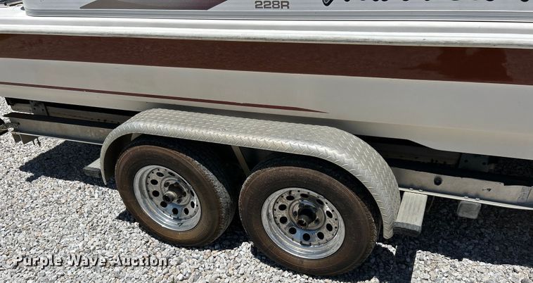 image for item EK4824 2004 Hurricane  228R boat