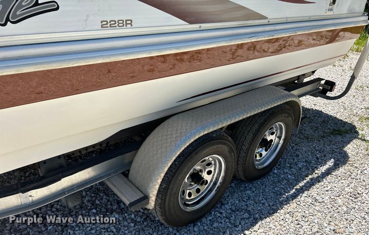 image for item EK4824 2004 Hurricane  228R boat