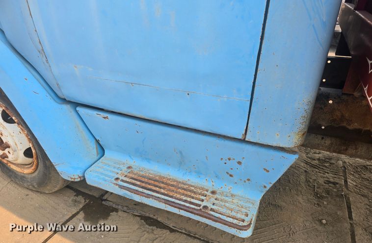 image for item EK6251 1967 GMC grain truck