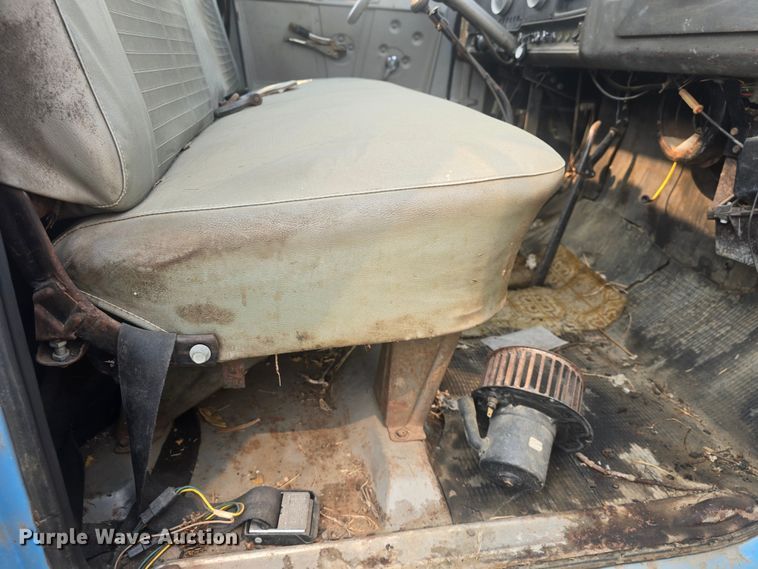 image for item EK6251 1967 GMC grain truck