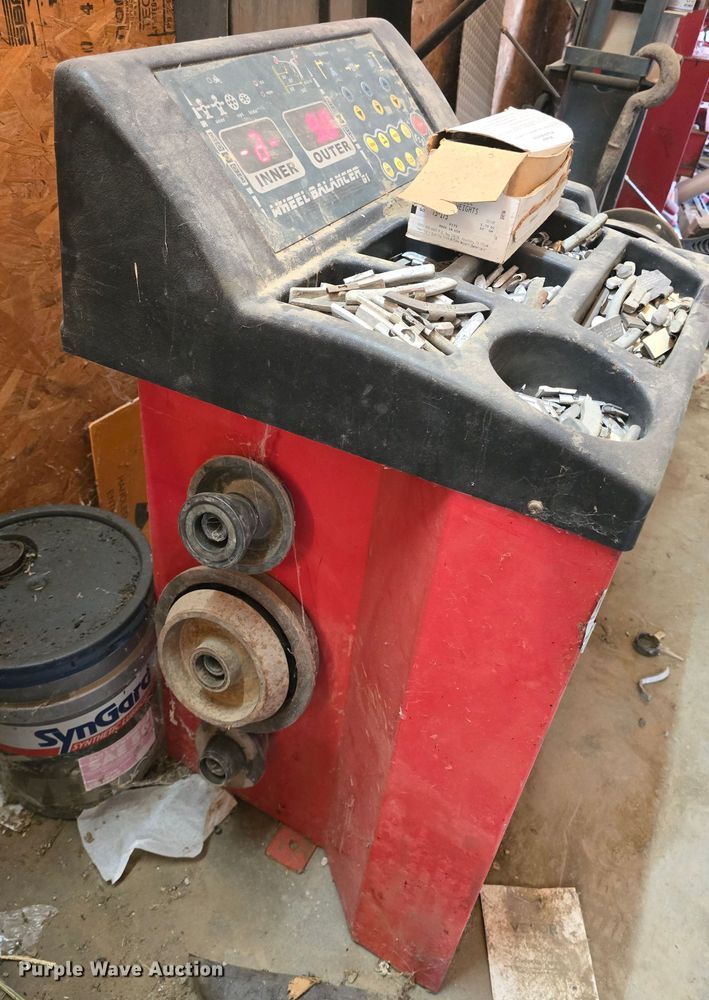 image for item EK6265 Precision  G1-100 wheel balancer