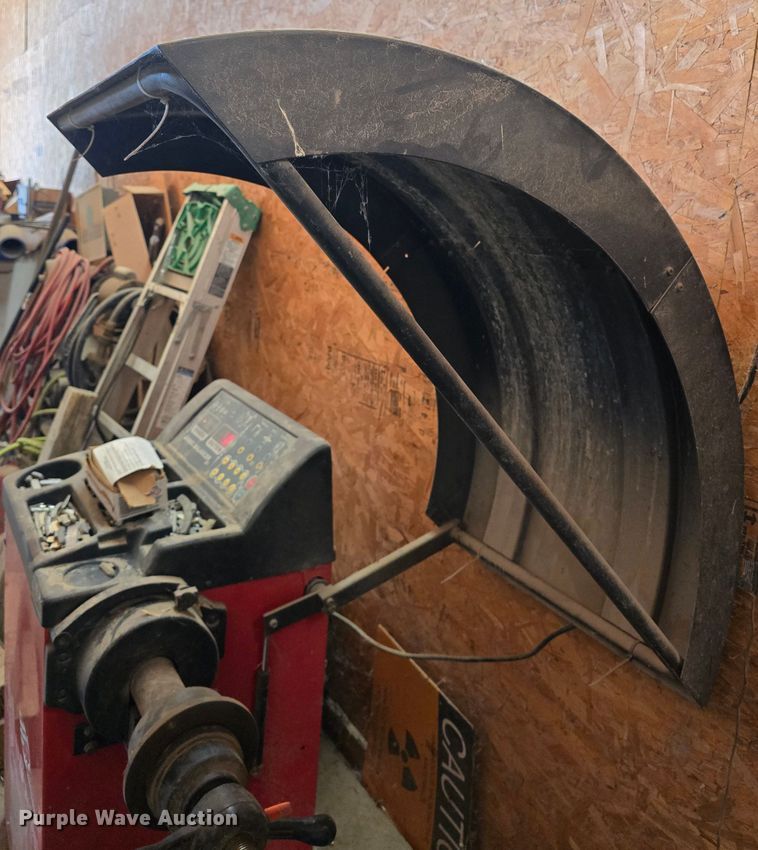 image for item EK6265 Precision  G1-100 wheel balancer