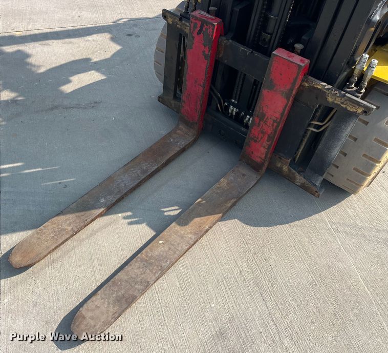 image for item EK8849 Yale GLC070VXNGSE090 forklift