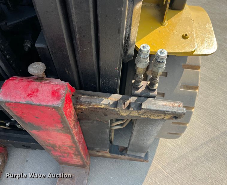image for item EK8849 Yale GLC070VXNGSE090 forklift