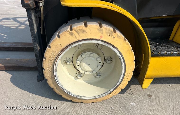 image for item EK8849 Yale GLC070VXNGSE090 forklift