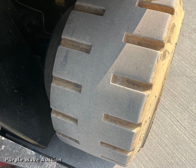 image for item EK8849 Yale GLC070VXNGSE090 forklift